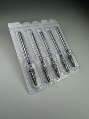 A carbide nail drill bit with a conical shape and lilac band near the base. "Cone" (lilac ring) ø4,5 mm