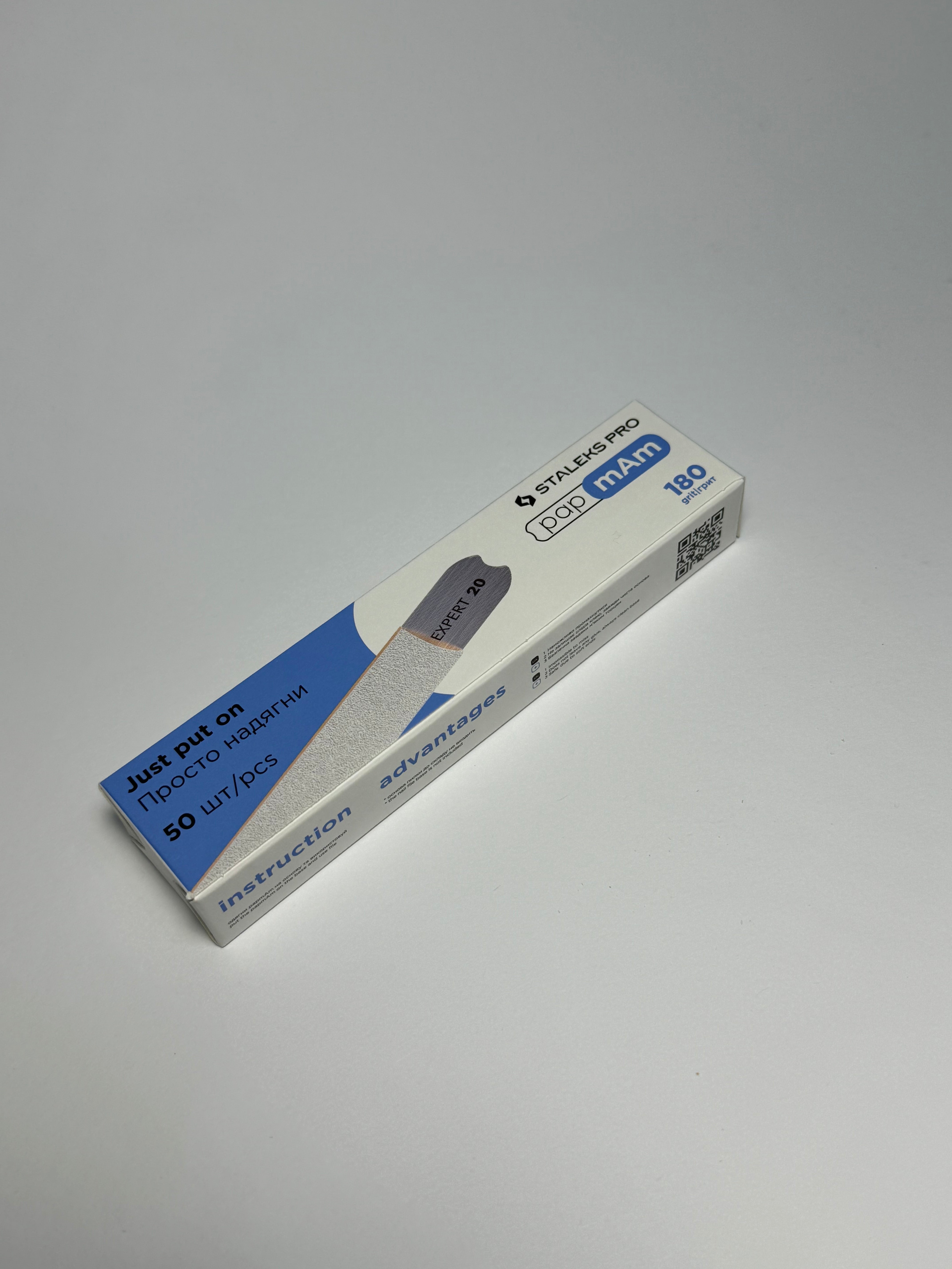 A pack of white disposable nail files with 180 grit, designed for nail care, displayed in its packaging.